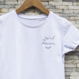 T-shirt-ricamata-feminist-girl-power-sopracciglia-maglietta-cotone-organico