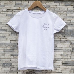 T-shirt-ricamata-cotone-organico-feminist-girl-power-sopracciglia-maglietta