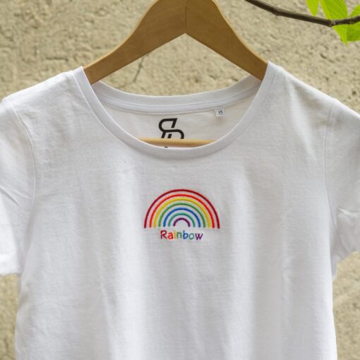 T-shirt-ricamata-arcobaleno-rainbow-cotone-organico-moda-2