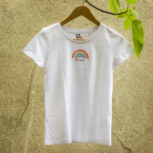 T-shirt-rainbow-ricamata-maglietta-cotone-organico-alta-qualità