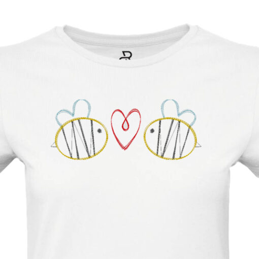 t-shirt-you-and-me-in-love-dettaglio-ricamo-frontale-maglietta-cotone-organico