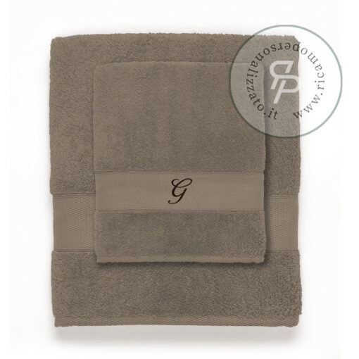 Asciugamano con monogramma su spugna neutra