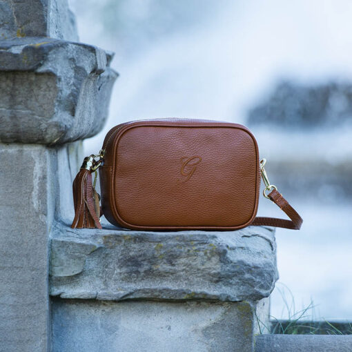 Borsa personalizzata con iniziale tono su tono