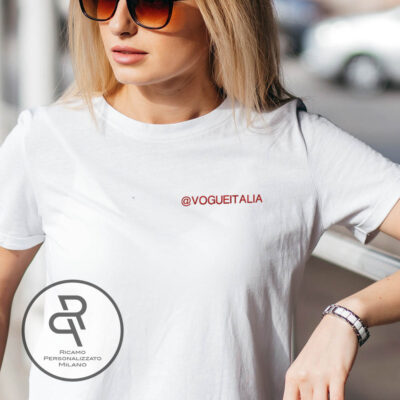 T-shirt ricamata