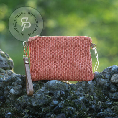 Borsa in rafia con monogramma arancione