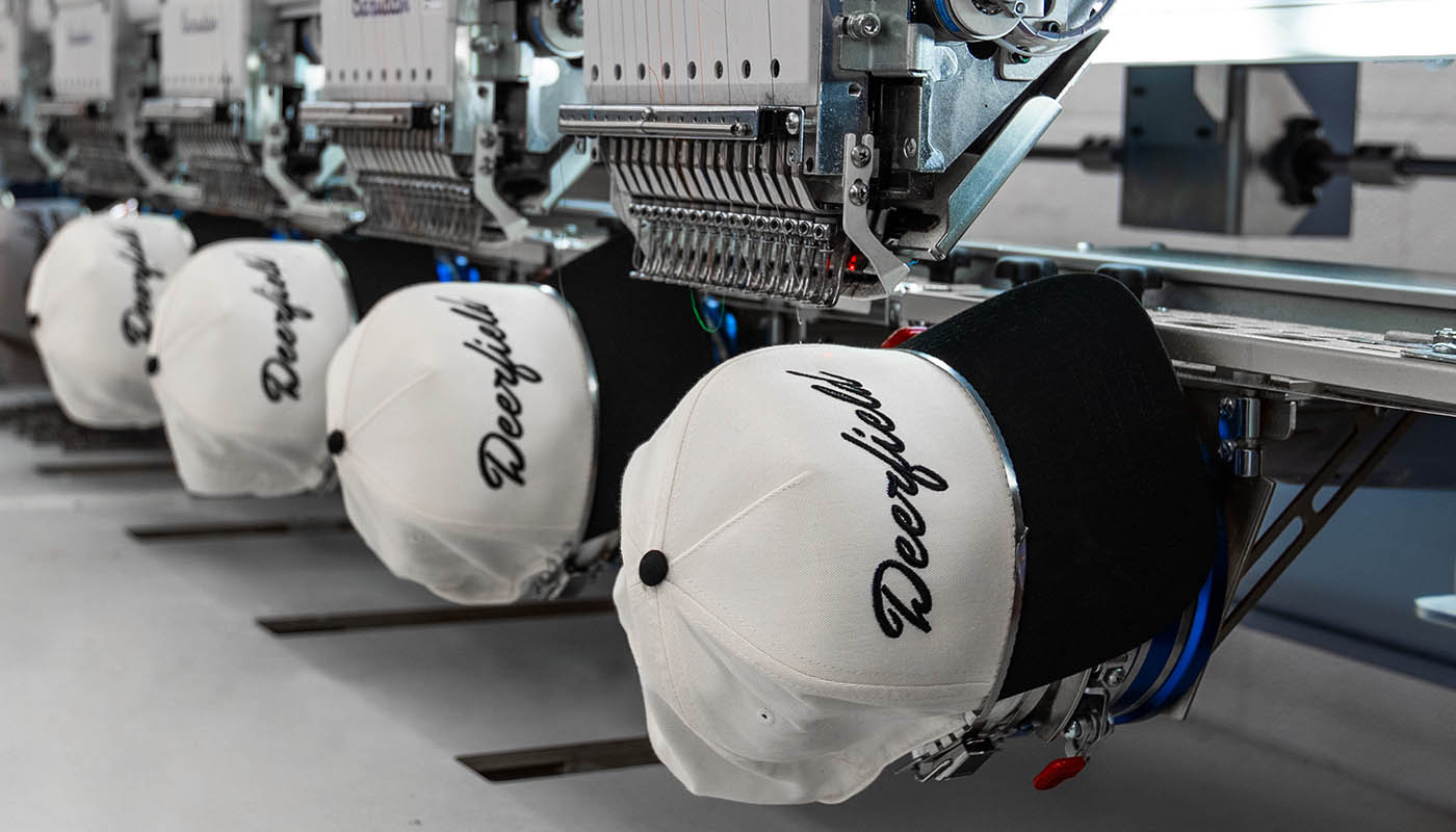 Logo-aziendale-ricamato-su-cappellini